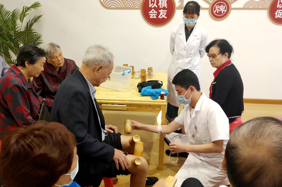 關(guān)愛老年人健康 中醫(yī)藥咨詢義診暖人心